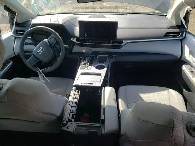 2025 TOYOTA SIENNA LE  