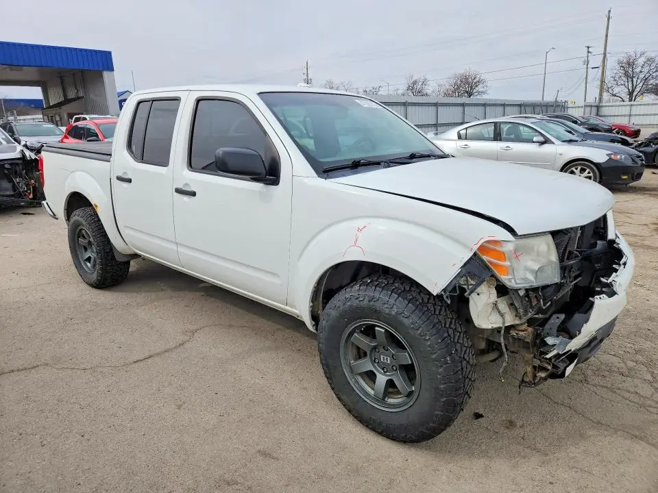 2015 NISSAN FRONTIER SV  