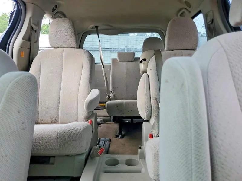 2012 TOYOTA SIENNA LE  