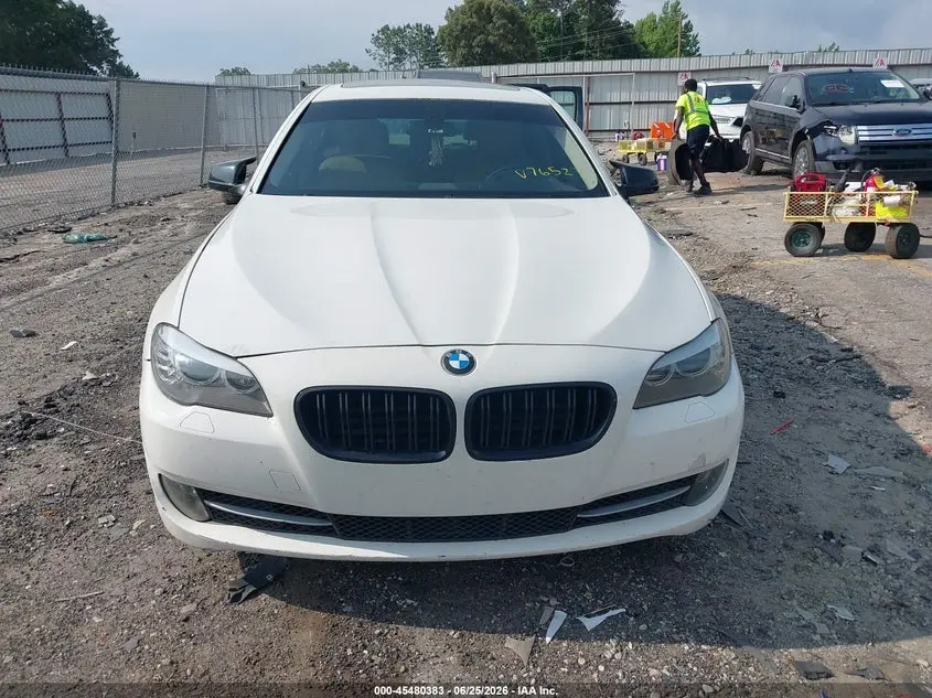 2011 BMW 528I  