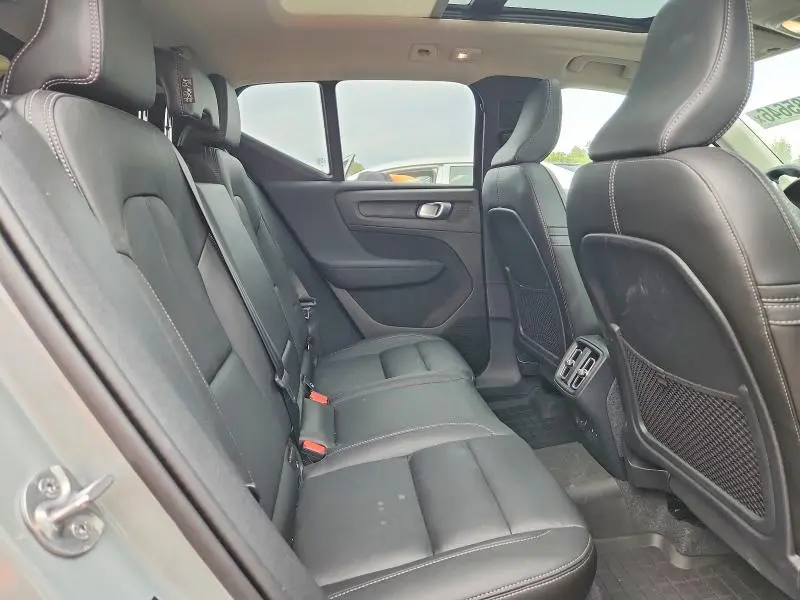 2024 VOLVO XC40 PLUS  
