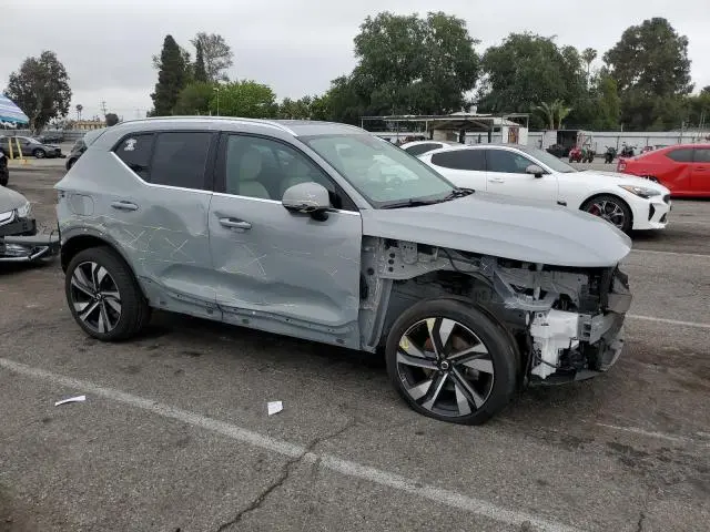 2024 VOLVO XC40 PLUS  
