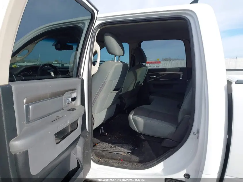 2017 RAM 1500 BIG HORN  4X2 6'4 BOX