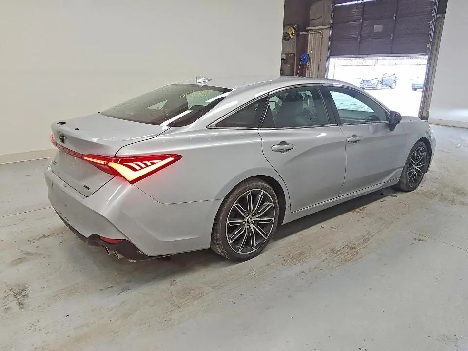2019 TOYOTA AVALON XSE  