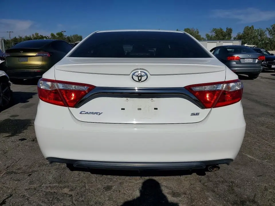 2015 TOYOTA CAMRY SE  