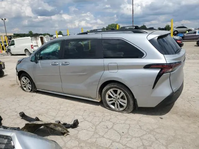 2024 TOYOTA SIENNA XLE  