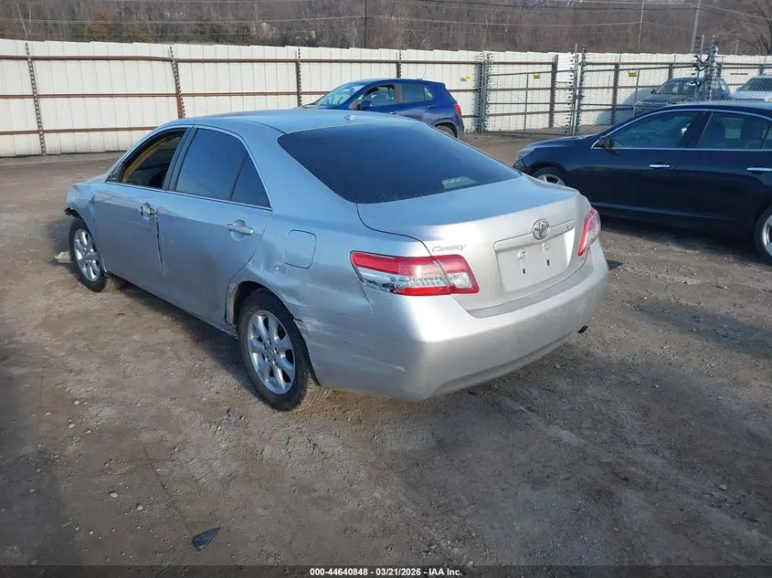 2011 TOYOTA CAMRY LE