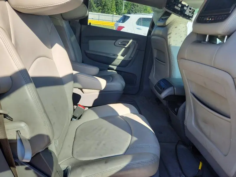 2012 CHEVROLET TRAVERSE LT  