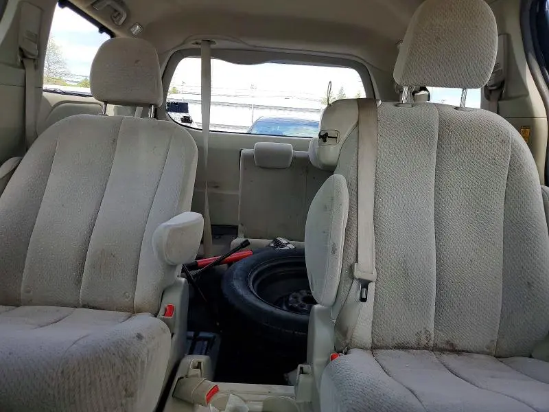 2011 TOYOTA SIENNA LE  