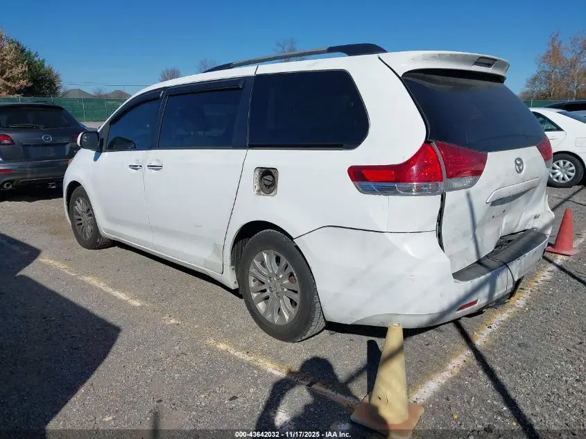 2011 TOYOTA SIENNA XLE V6