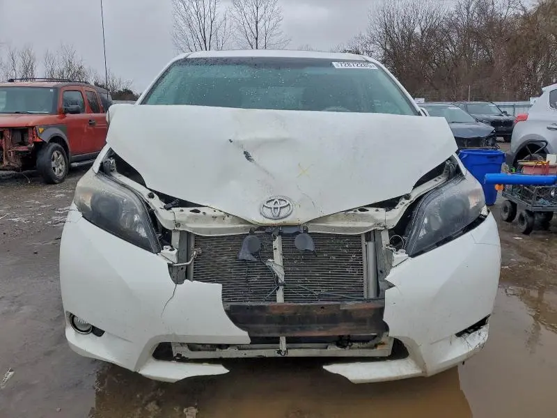 2014 TOYOTA SIENNA SPORT  