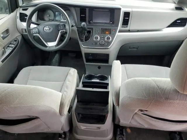 2017 TOYOTA SIENNA LE  