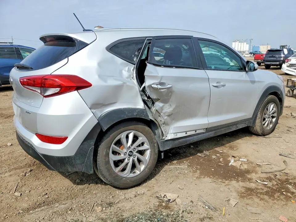 2016 HYUNDAI TUCSON SE  
