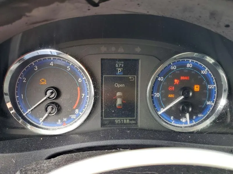 2017 TOYOTA COROLLA SE  