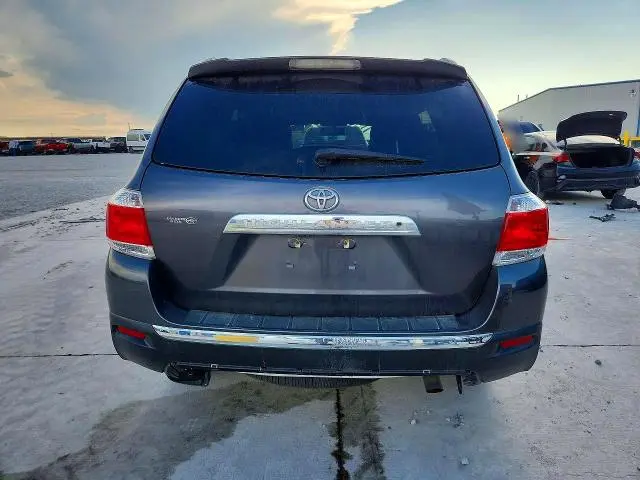 2012 TOYOTA HIGHLANDER SE  