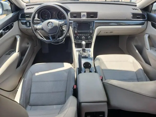 2016 VOLKSWAGEN PASSAT SE  