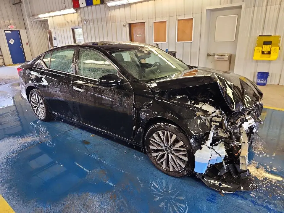 2023 NISSAN ALTIMA SV  