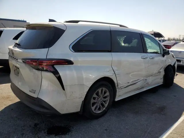 2021 TOYOTA SIENNA XLE 8-PASSENGER  