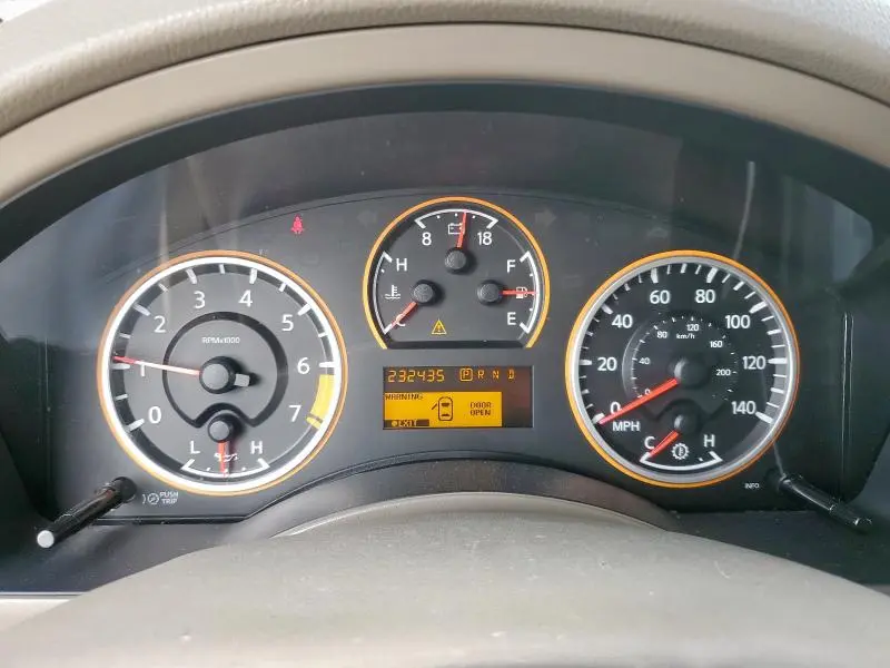 2011 NISSAN ARMADA SV  