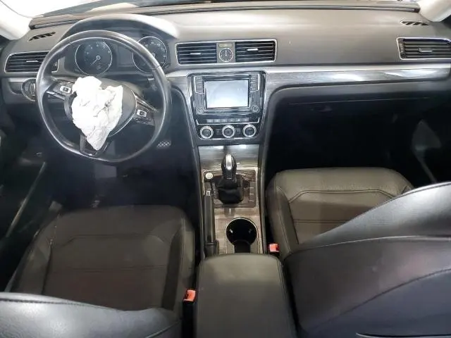 2016 VOLKSWAGEN PASSAT SE  