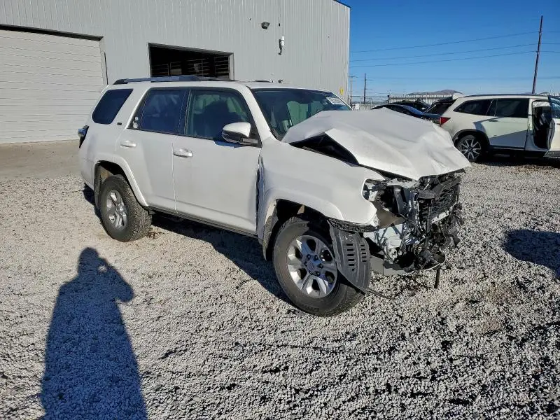 2023 TOYOTA 4RUNNER SE  