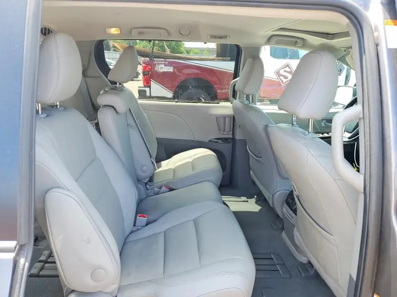 2020 TOYOTA SIENNA XLE 8-PASSENGER  