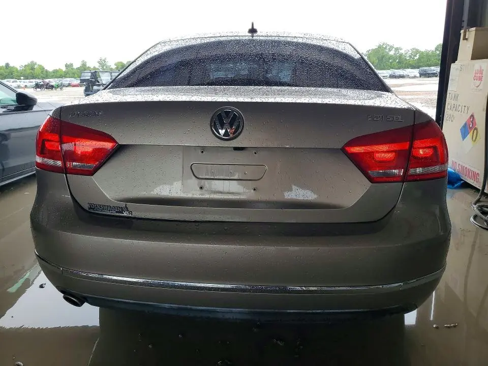 2015 VOLKSWAGEN PASSAT SEL  