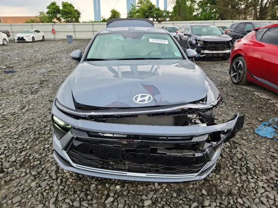 2025 HYUNDAI SONATA SE  