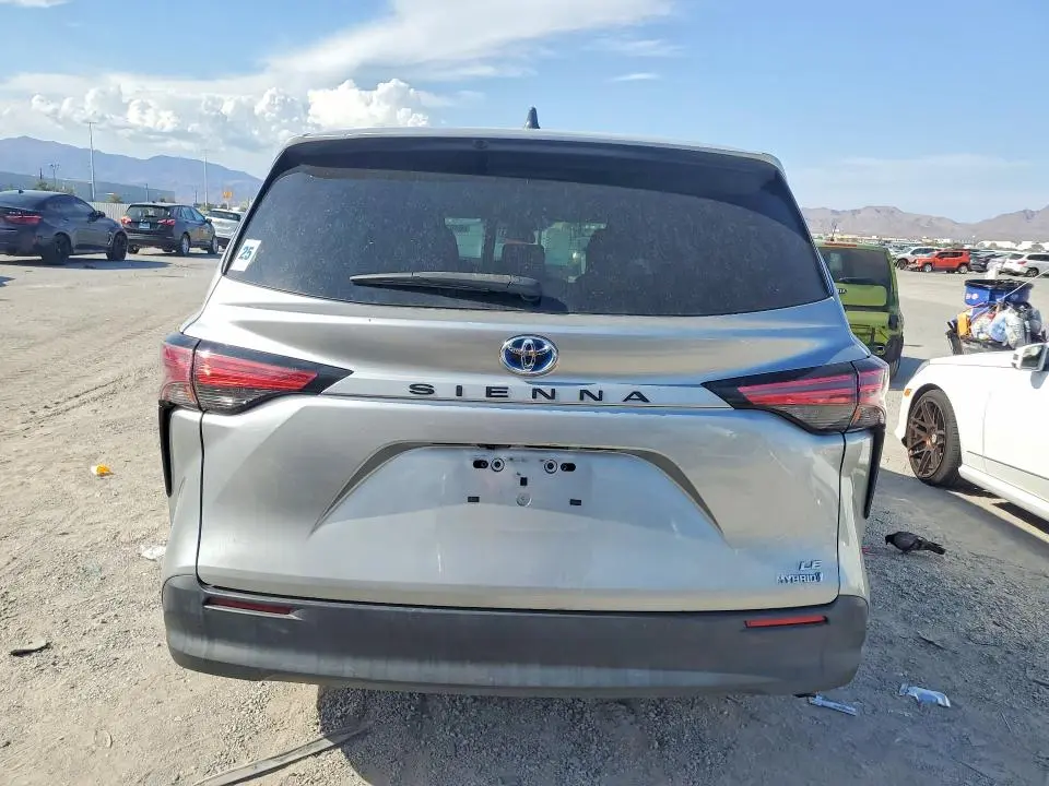 2021 TOYOTA SIENNA LE  