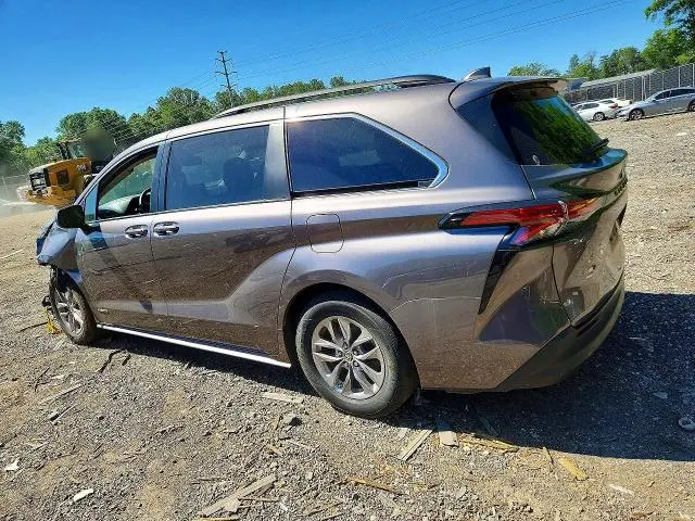 2021 TOYOTA SIENNA LE  