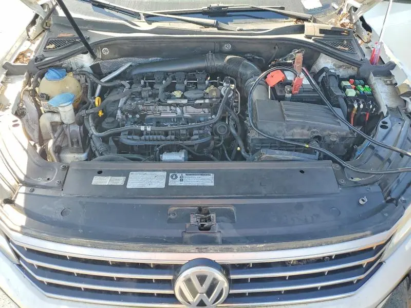 2016 VOLKSWAGEN PASSAT SE  