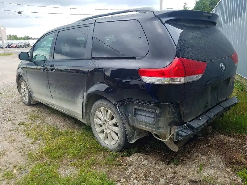 2011 TOYOTA SIENNA XLE  