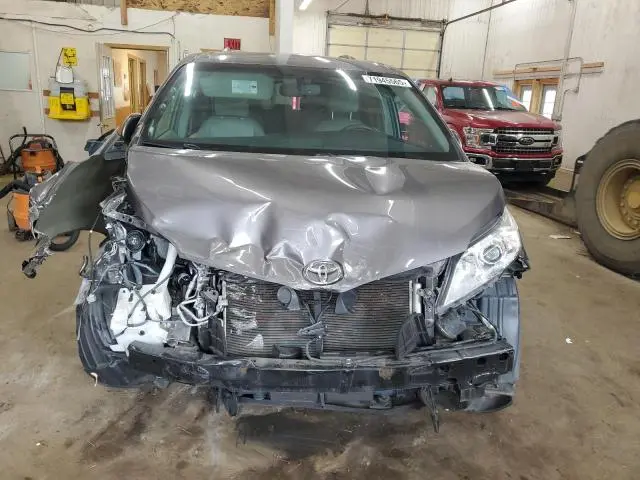 2017 TOYOTA SIENNA XLE