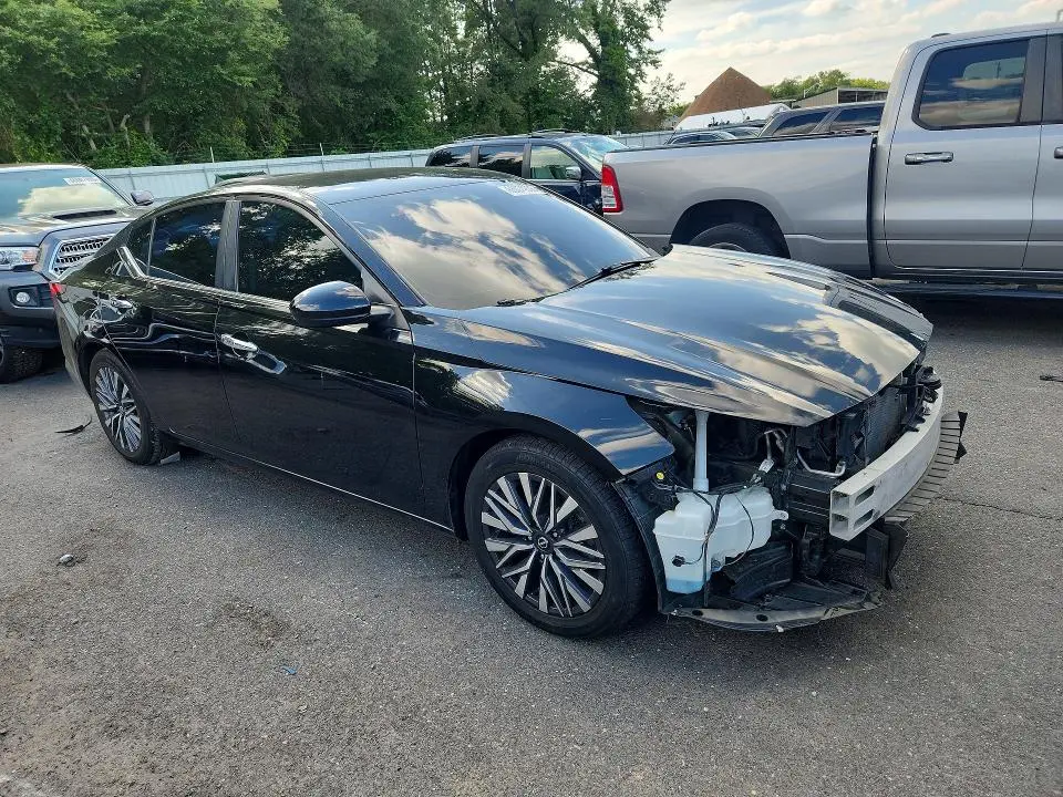 2023 NISSAN ALTIMA SV  
