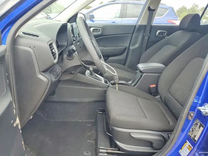 2025 HYUNDAI VENUE SE  