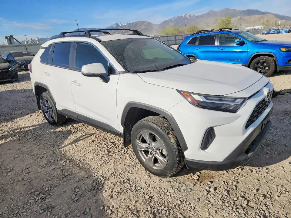 2024 TOYOTA RAV4 XLE  