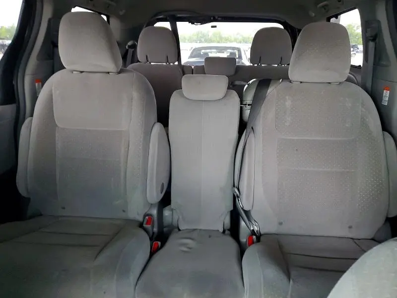 2015 TOYOTA SIENNA LE  