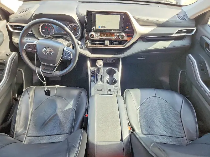 2025 TOYOTA HIGHLANDER LE  