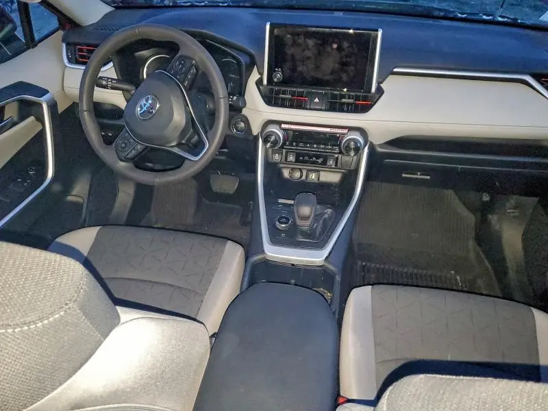 2025 TOYOTA RAV4 XLE  