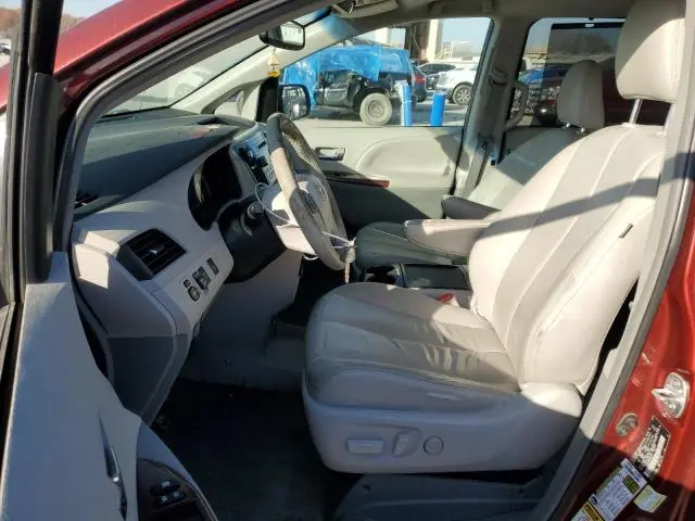 2014 TOYOTA SIENNA XLE  