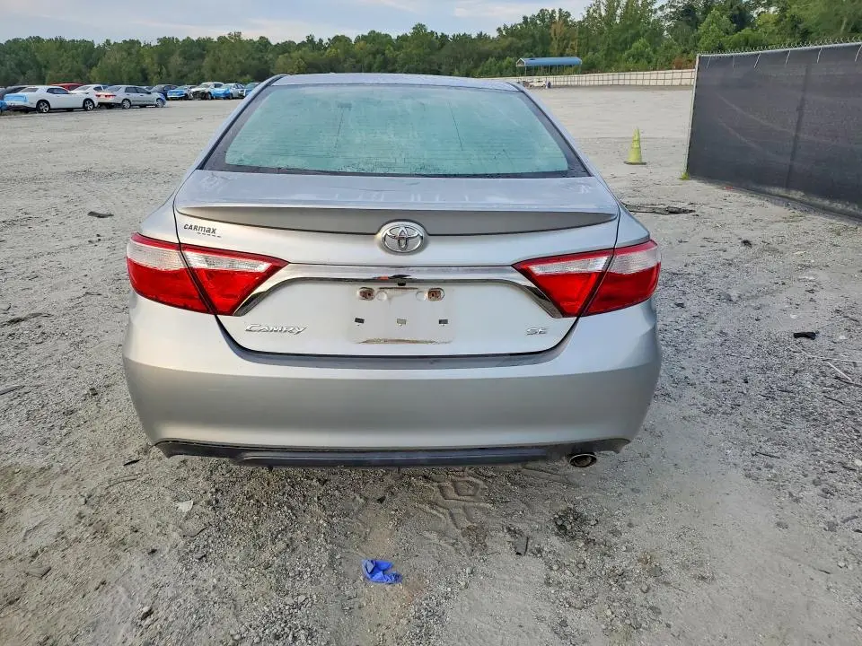 2016 TOYOTA CAMRY SE  