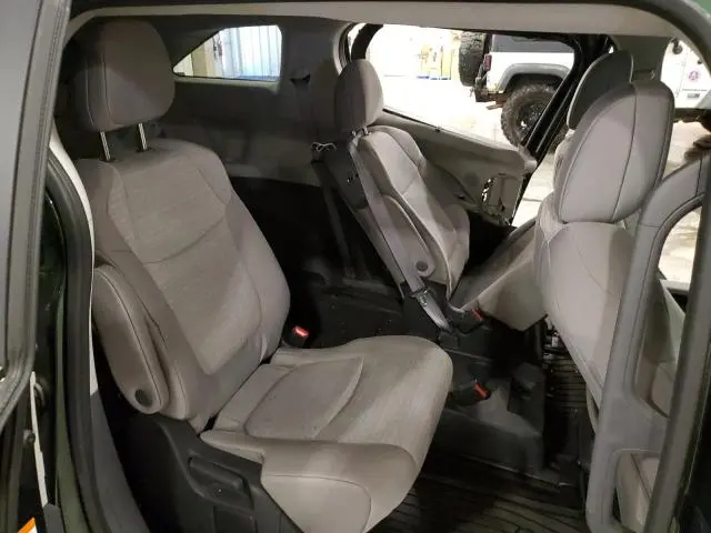 2024 TOYOTA SIENNA LE  