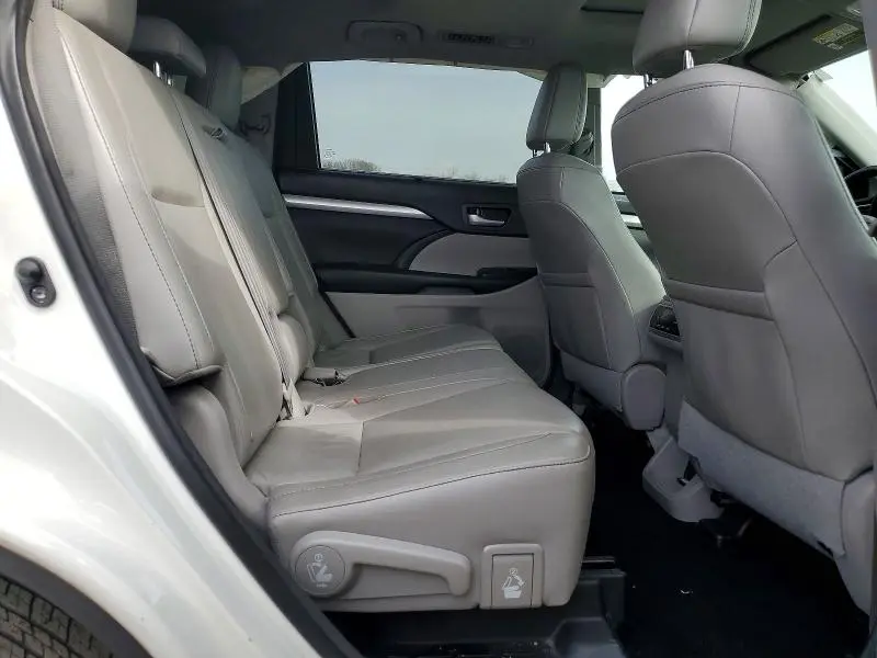 2016 TOYOTA HIGHLANDER XLE  
