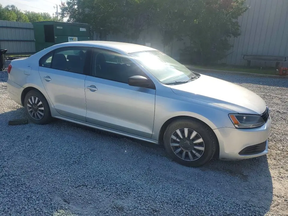 2011 VOLKSWAGEN JETTA BASE  