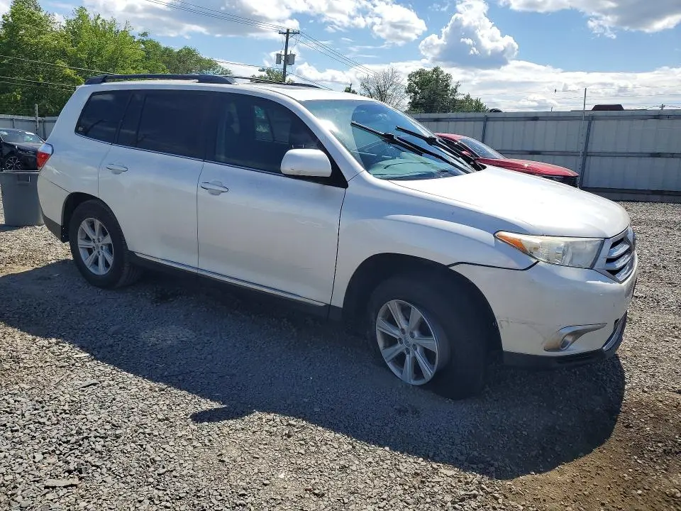 2013 TOYOTA HIGHLANDER SE  