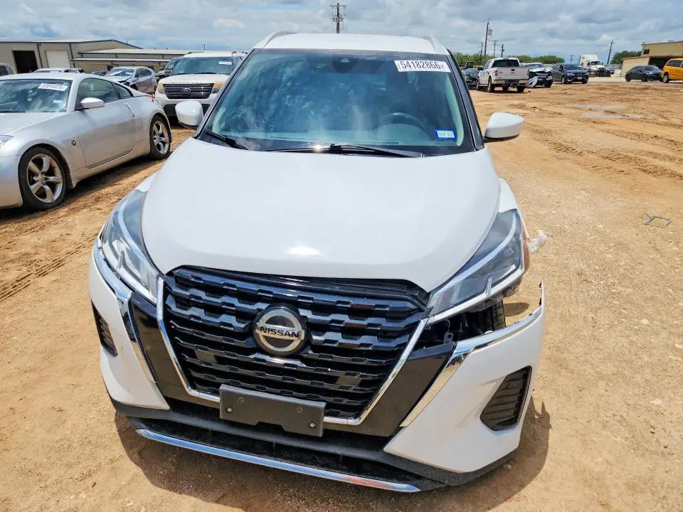 2021 NISSAN KICKS SV  