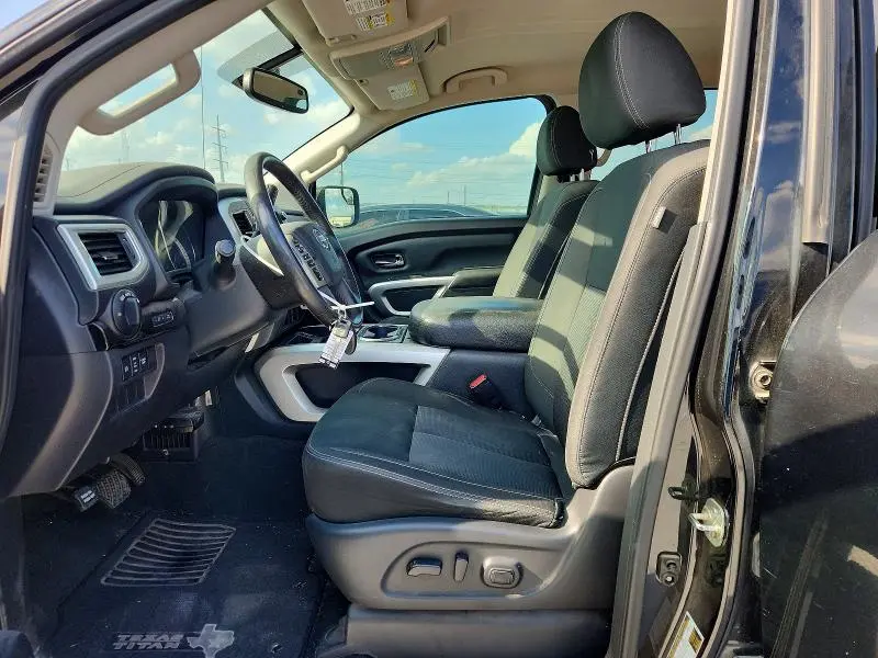 2017 NISSAN TITAN SV  