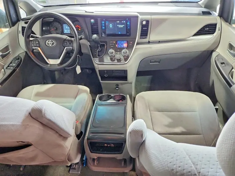 2015 TOYOTA SIENNA LE 8-PASSENGER  