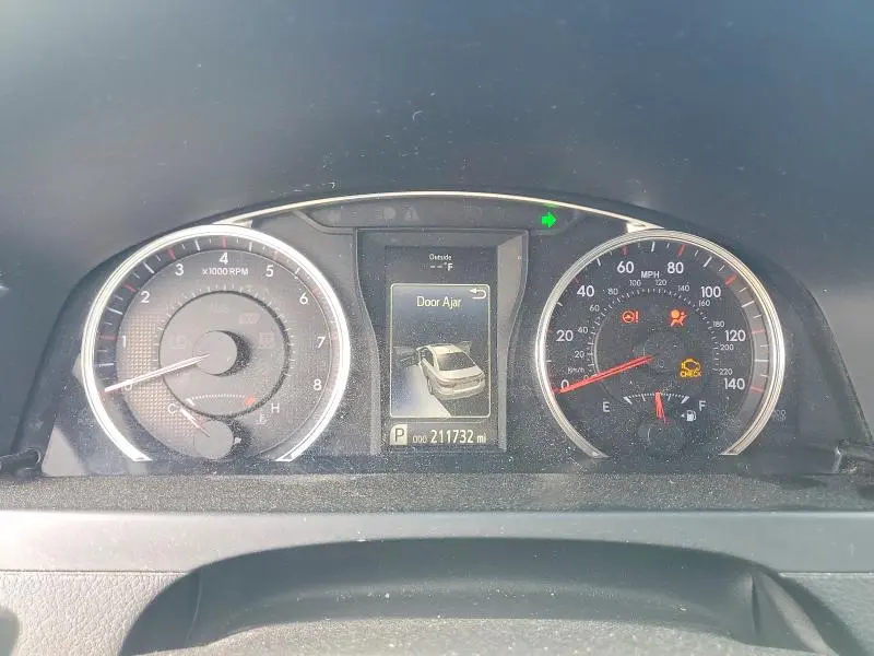 2015 TOYOTA CAMRY SE  
