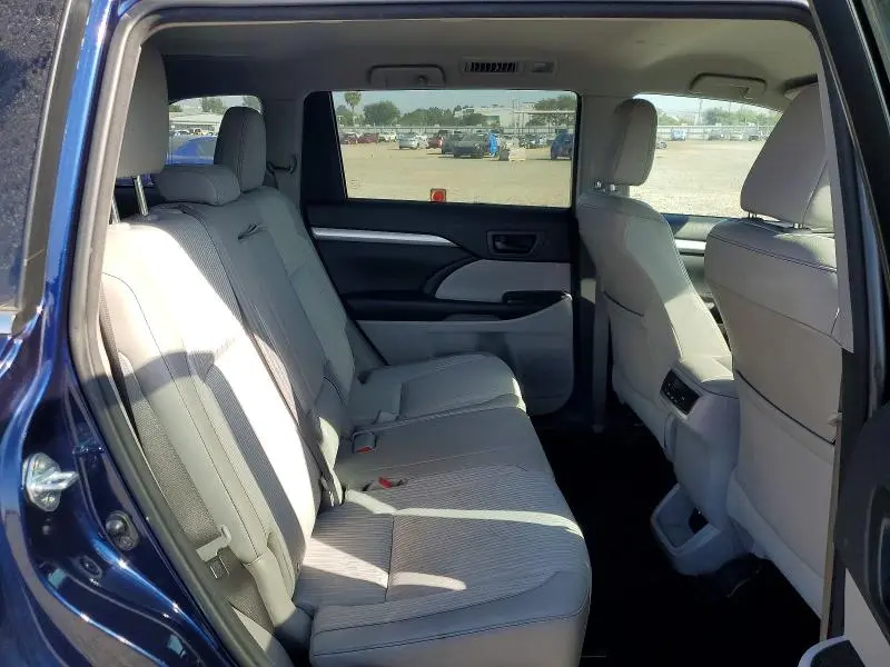 2016 TOYOTA HIGHLANDER LE PLUS  